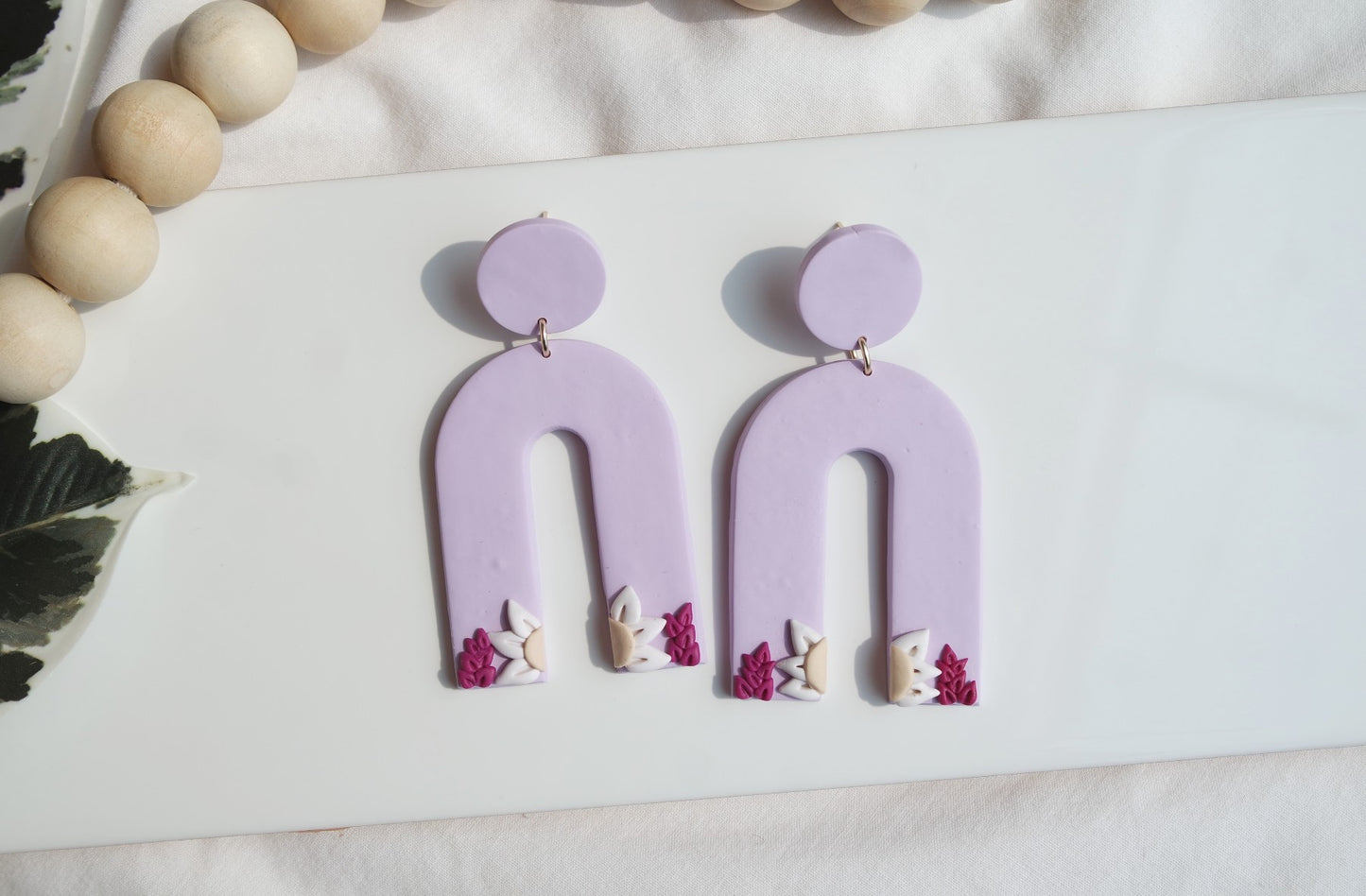 Lilac Daisy Arch Dangle