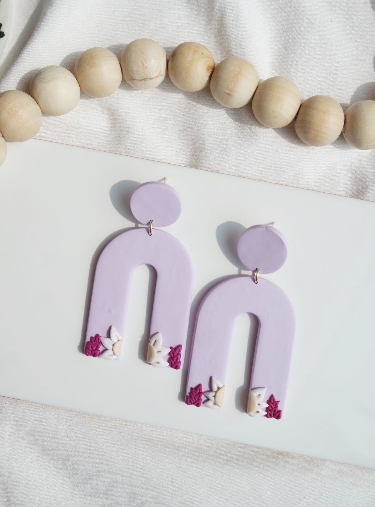 Lilac Daisy Arch Dangle