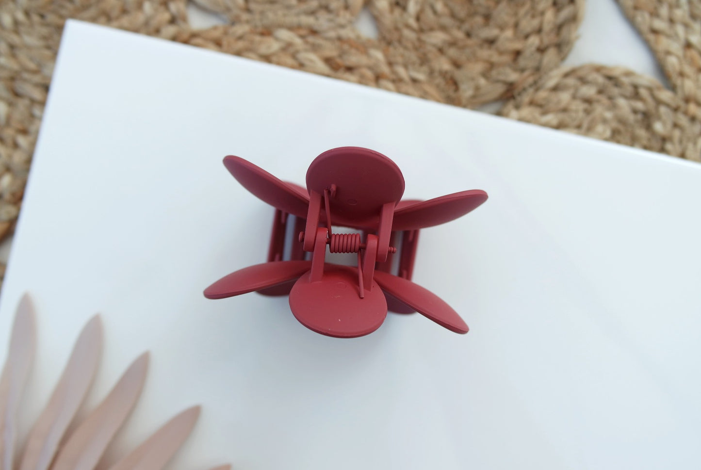Daisy Claw Hair Clip