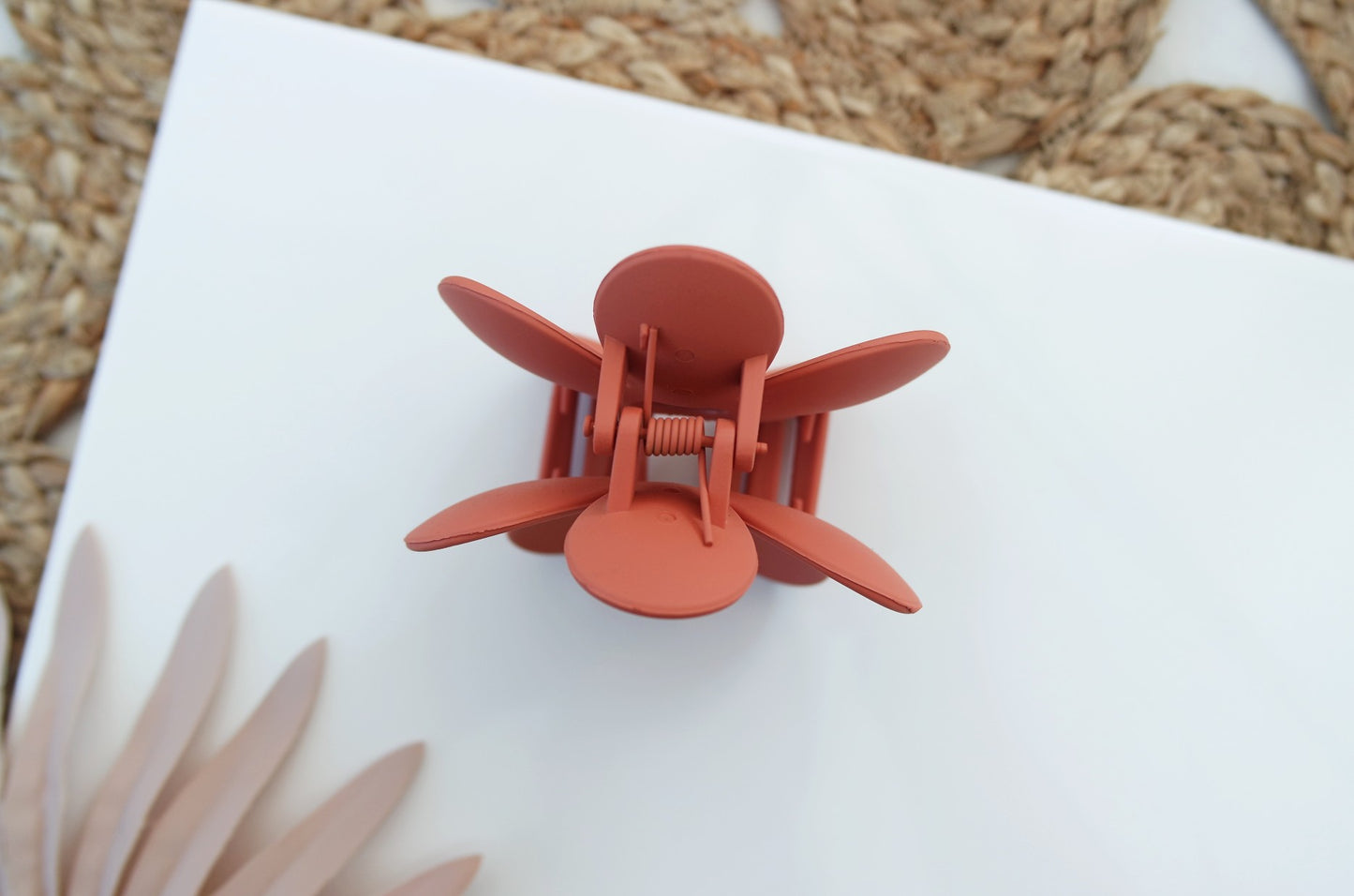 Daisy Claw Hair Clip